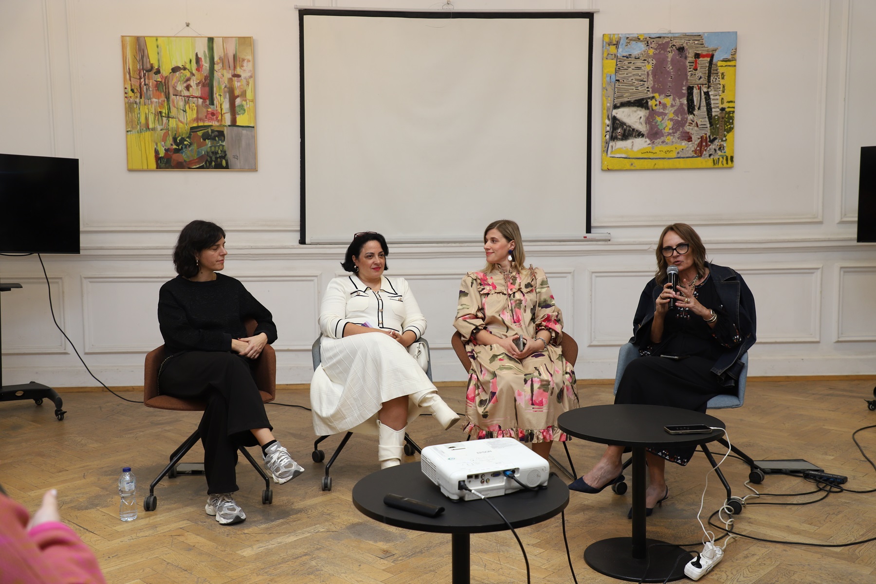 شارك الضيوف في مجموعة من حلقات النقاش الديناميكية التي تناولت القضايا الأكثر إلحاحًا في مجالات التصميم