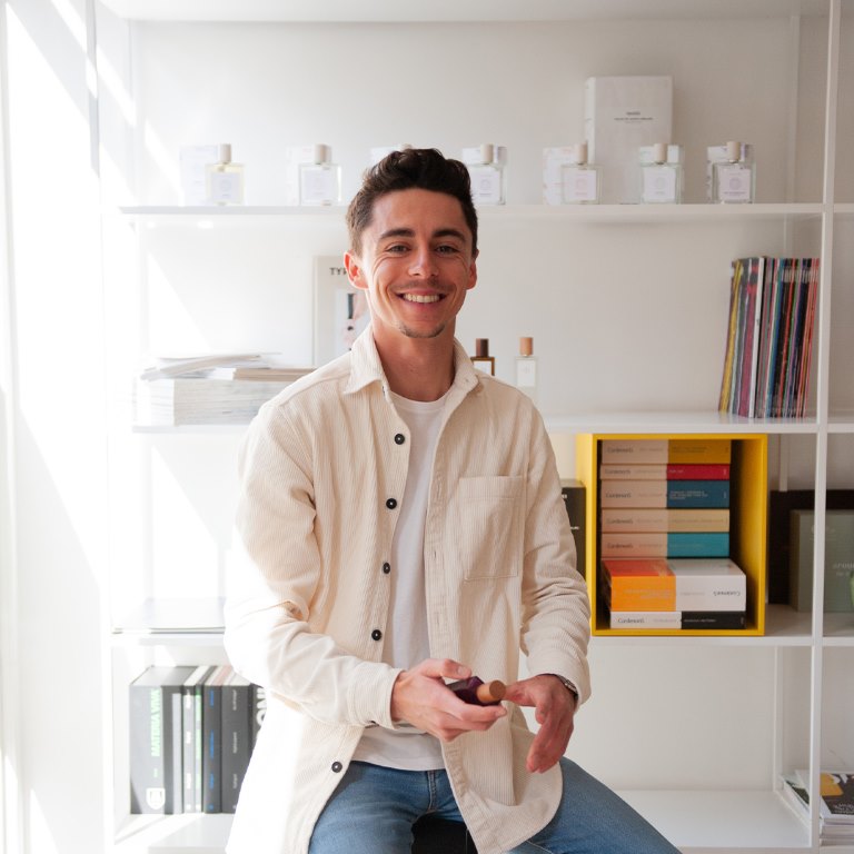 عطر Isola Snow رحلة حسّيّة استثنائية