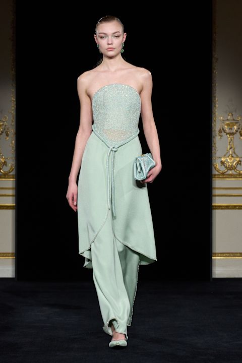 موضة البنطلون الاخضر بأقمشة الكريب