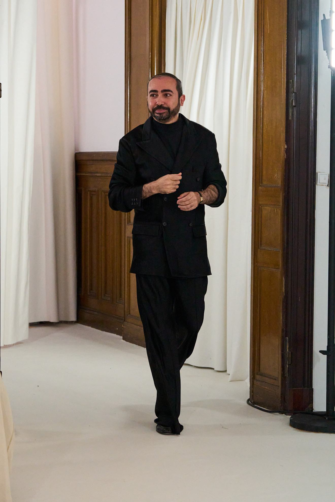 المصمم محمد آشي.