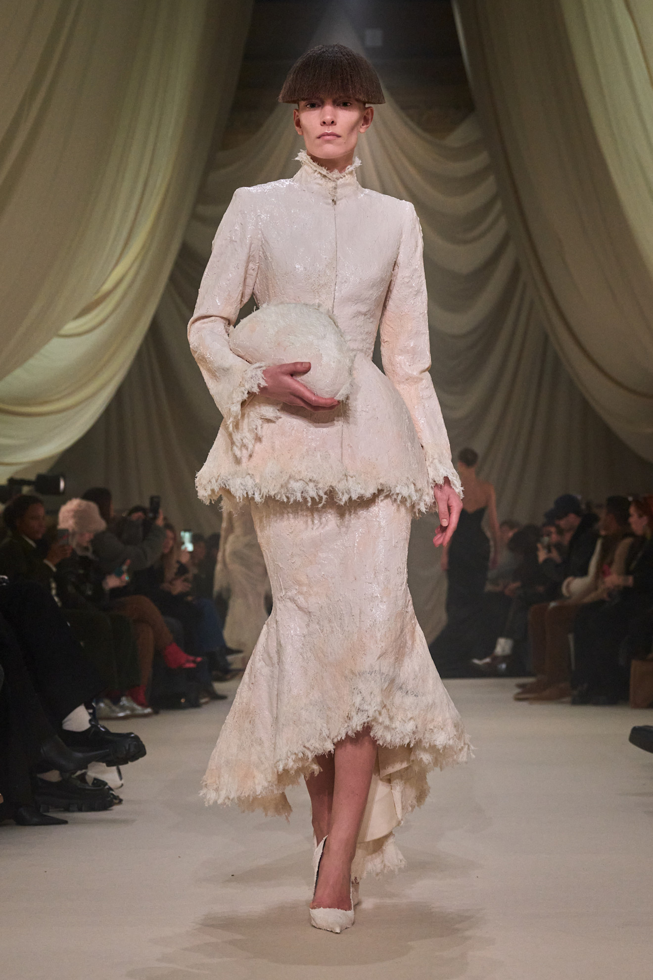 من مجموعة ASHI STUDIO ربيع و صيف 2026 للازياء الراقية