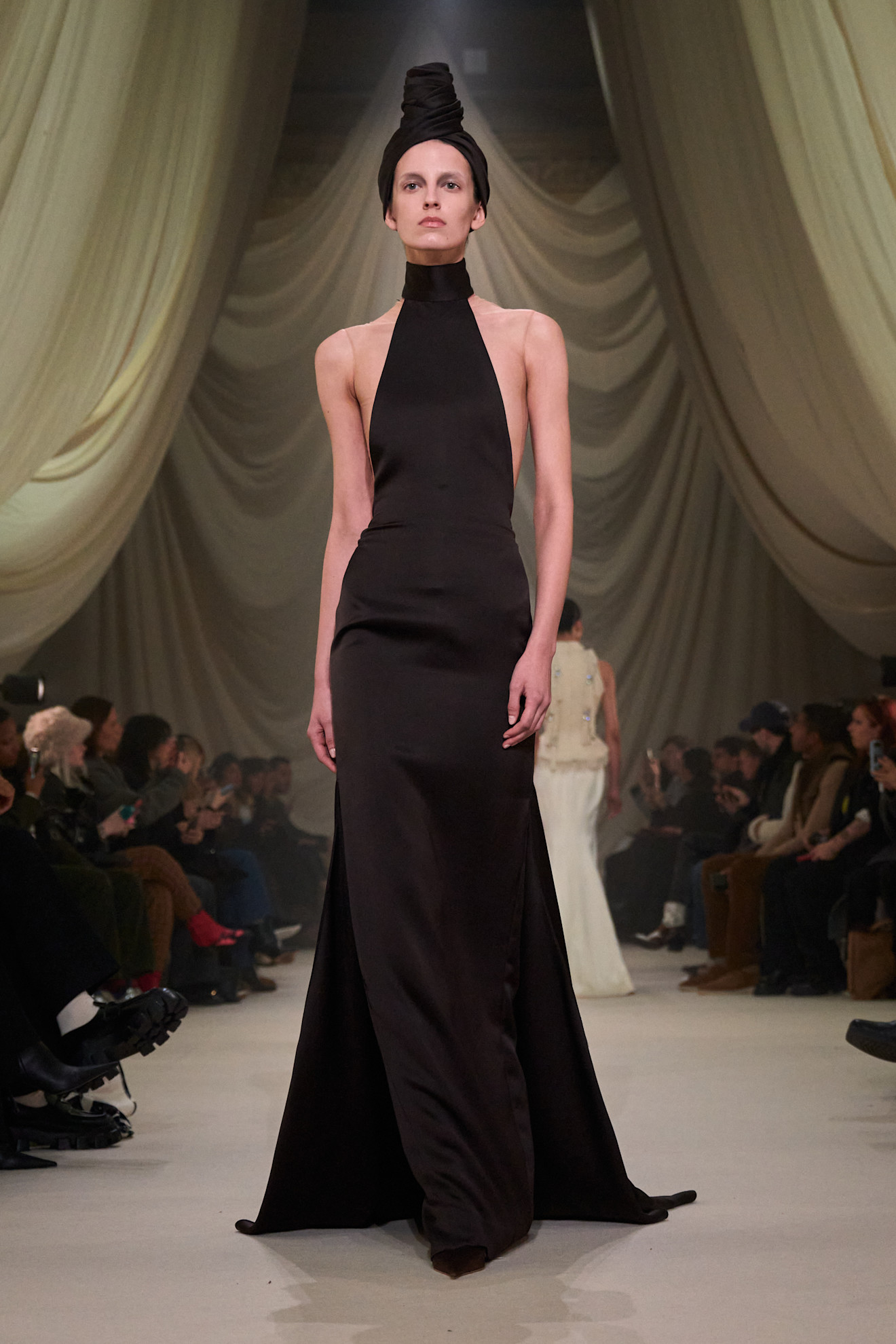 من مجموعة ASHI STUDIO ربيع و صيف 2026 للازياء الراقية