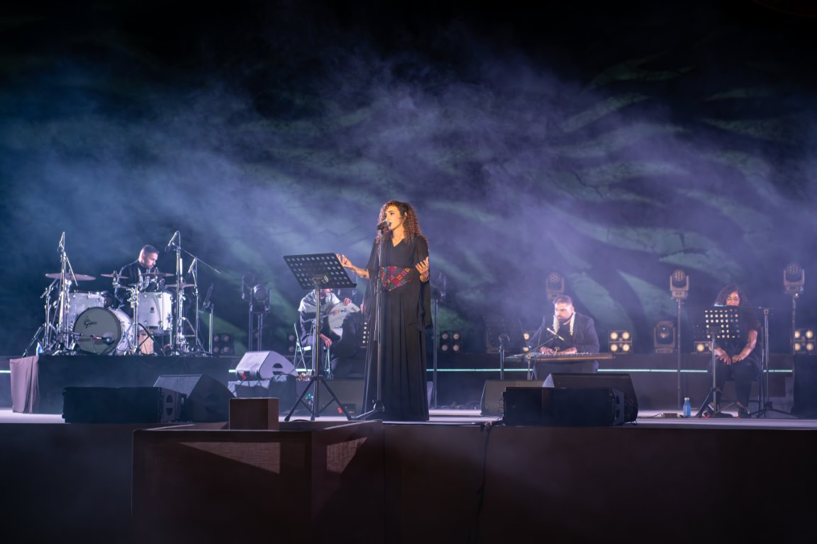 صحراء مليحة بالشارقة تشهد انطلاق النسخة الثانية لمهرجان تنوير بأمسية فنية موسيقية وتجربة إنسانية ملهمة