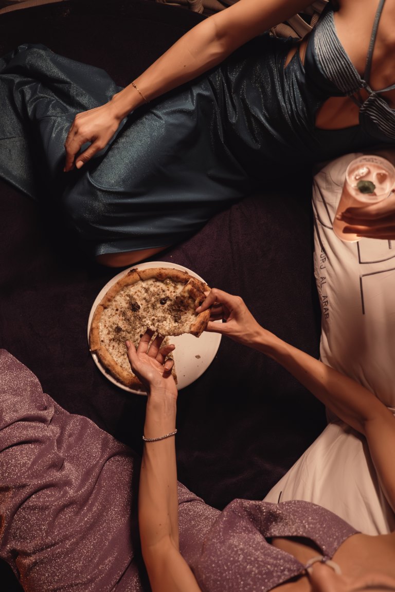 تجارب صيفية رائعة للسباحة وتناول الطعام
