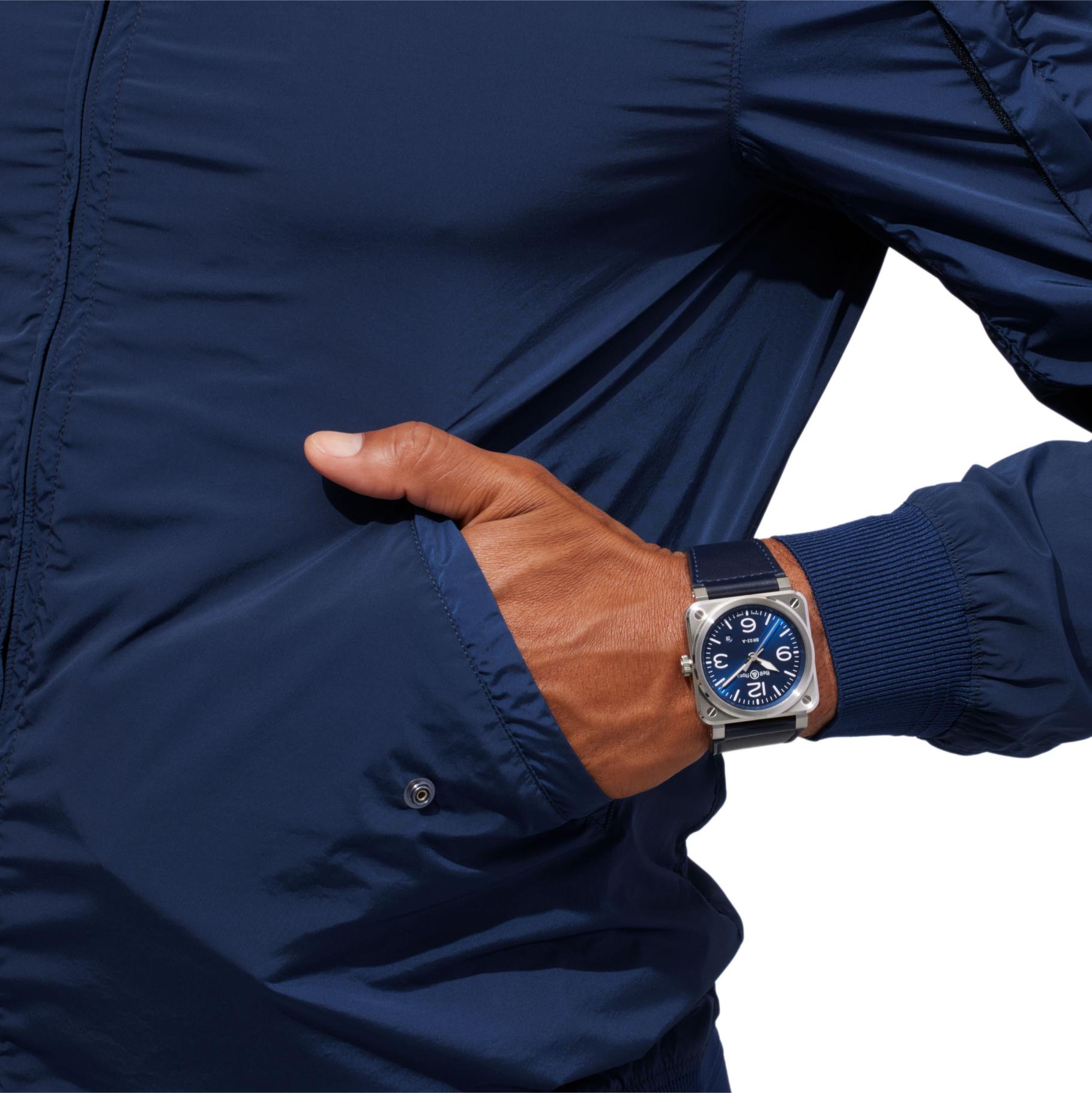 BR-03 من Bell & Ross إصدار أصغر حجمًا يحافظ على الروح الجريئة للأصل