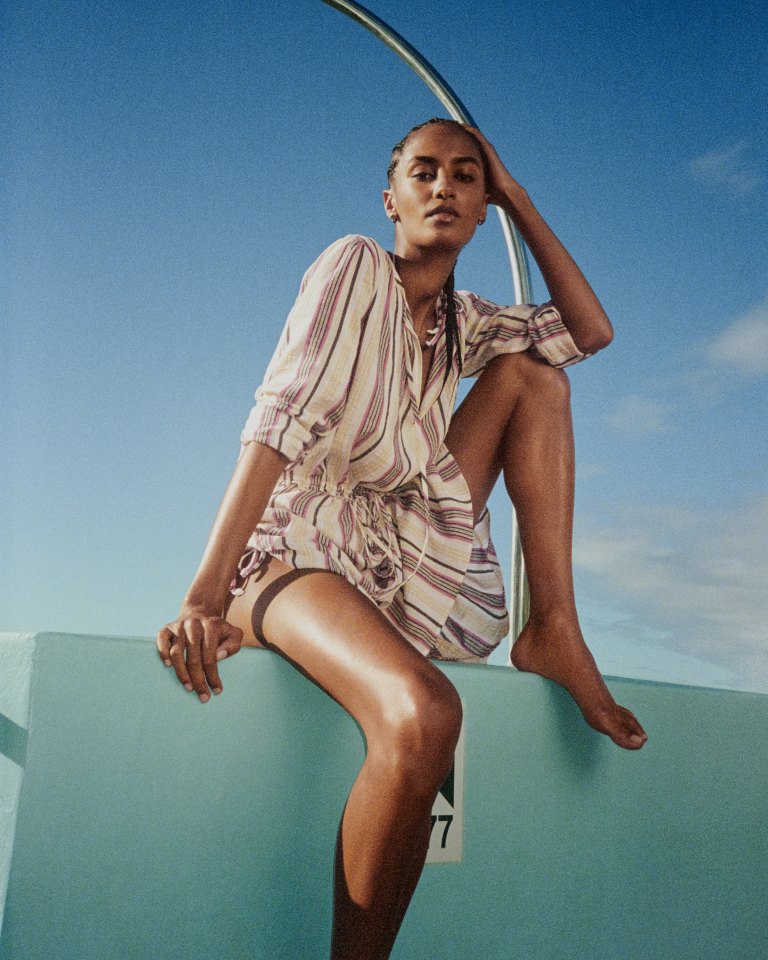 Burberry تكشف عن تشكيلتها من الأزياء الراقية لموسم صيف 2026