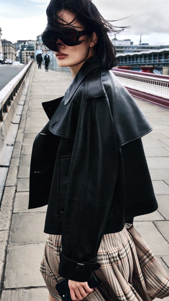 BURBERRY تقدم تشكيلتها لموسم خريف 2026 بحملة ترويجية مبتكرة