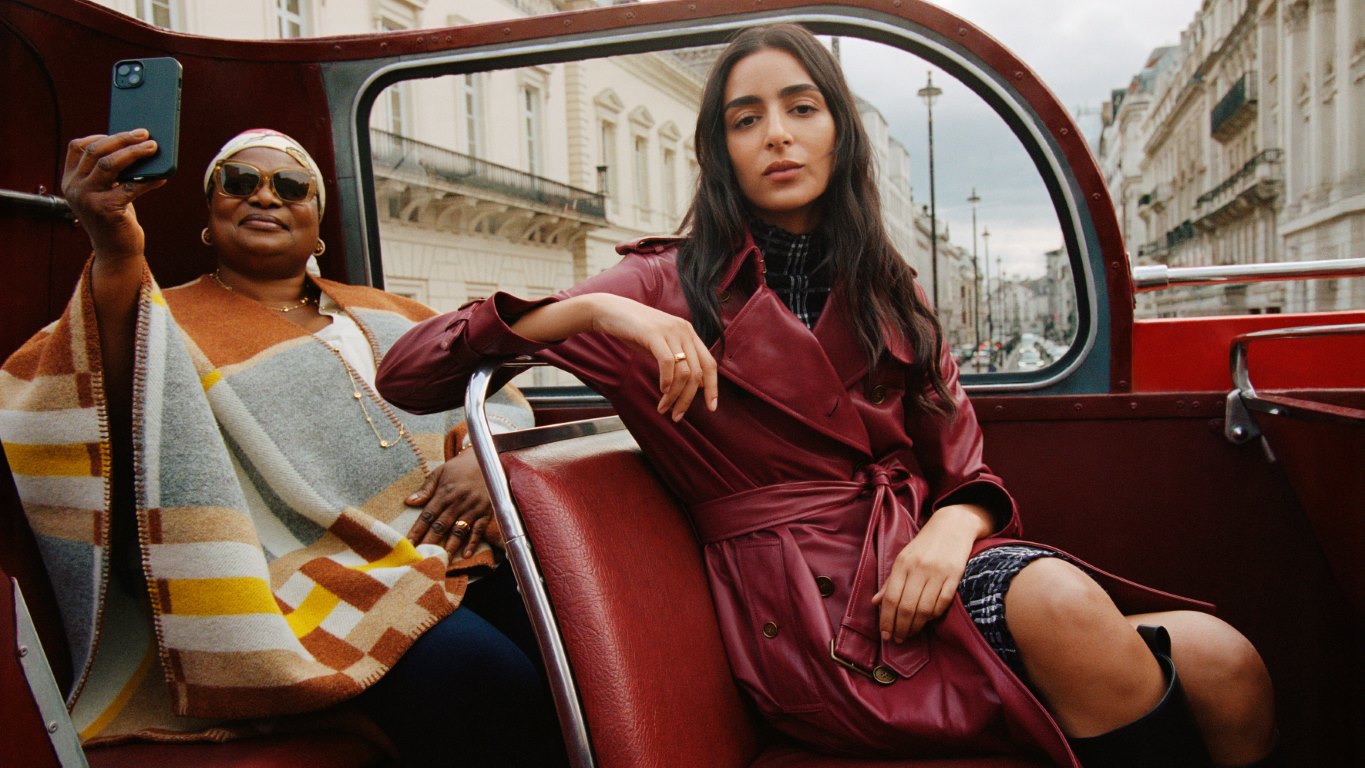 Burberry تطلق حملتها الترويجية بعنوان Back to the City بالتعاون معBus Aunty وNora Attal