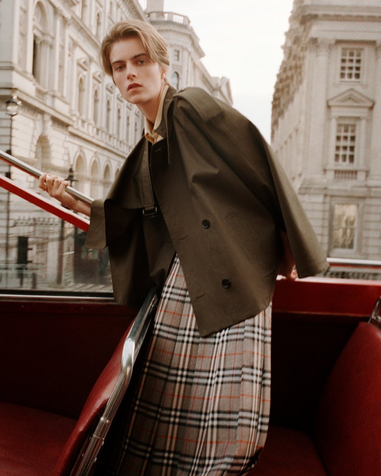 Burberry تطلق حملتها الترويجية بعنوان Back to the City بالتعاون معBus Aunty وNora Attal