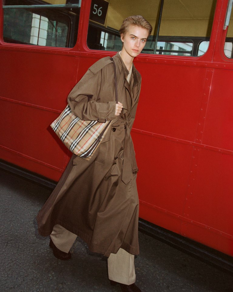 Burberry تطلق حملتها الترويجية بعنوان Back to the City بالتعاون معBus Aunty وNora Attal