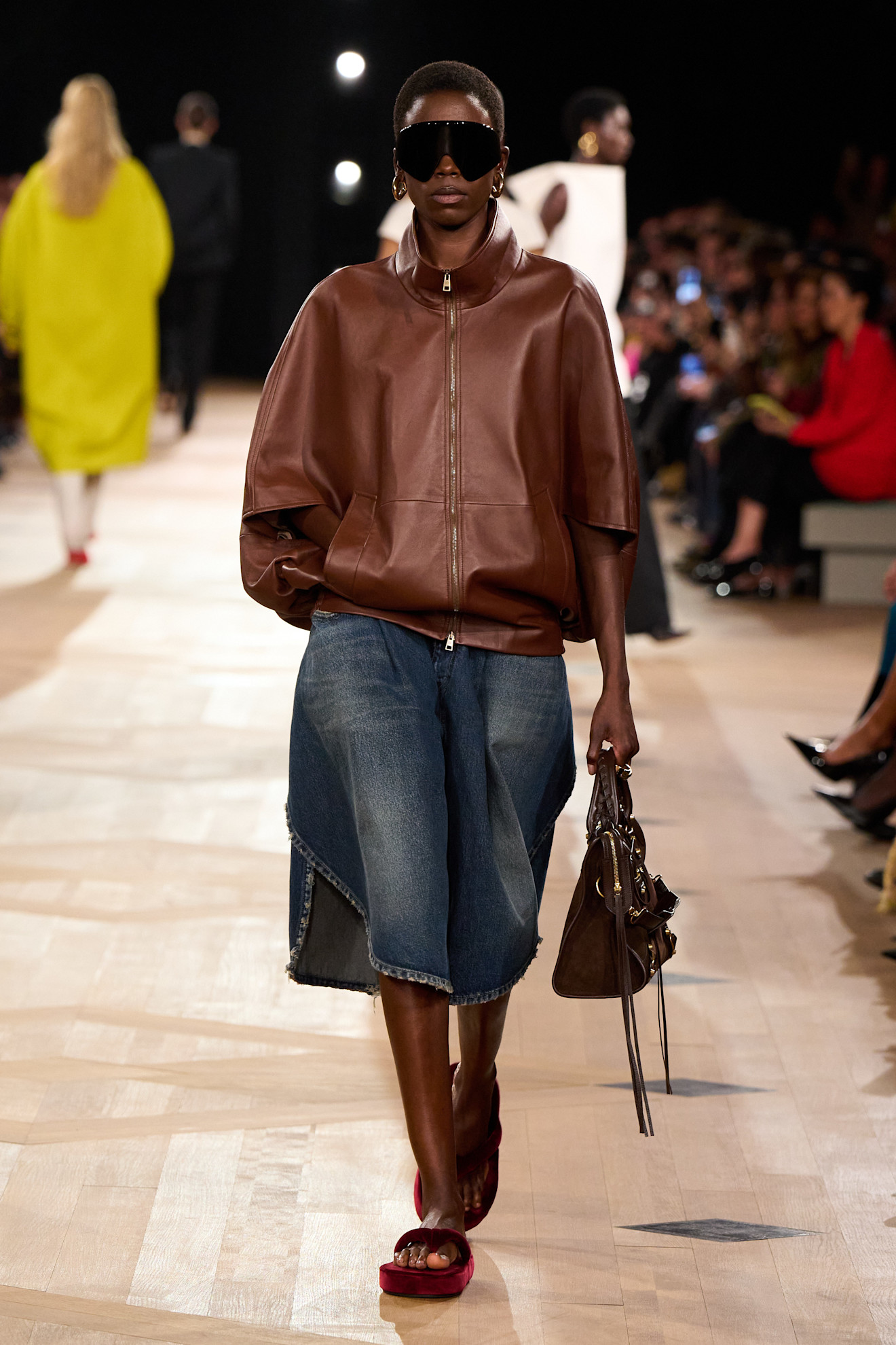 Balenciaga الشورت أو البرمودا من أجمل موضة صيف 2026