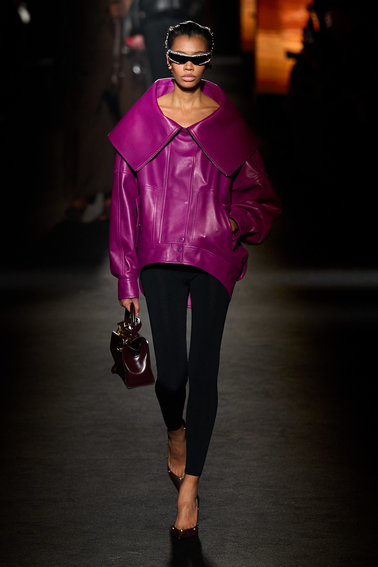 Balenciaga سترة جلد مع سروال أسود من
