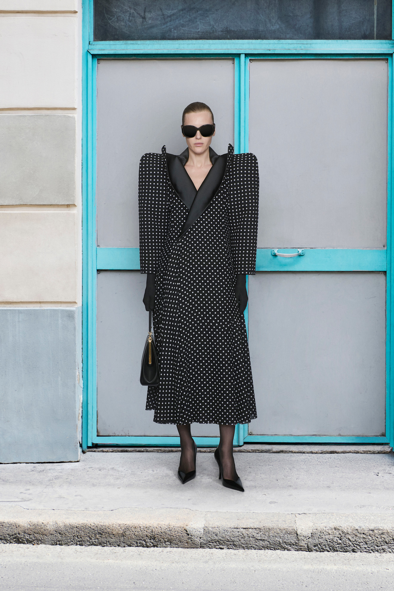 من مجموعة Balenciaga للأزياء الراقية لموسم خريف وشتاء 2025-2026