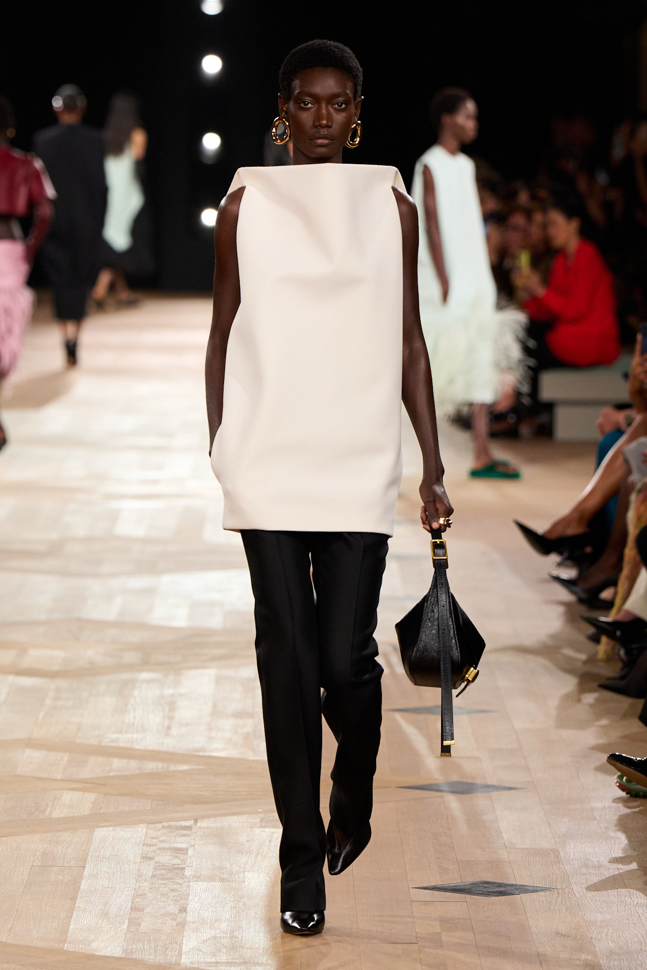 من مجموعة Balenciaga ربيع و صيف 2026 للملابس الجاهزة