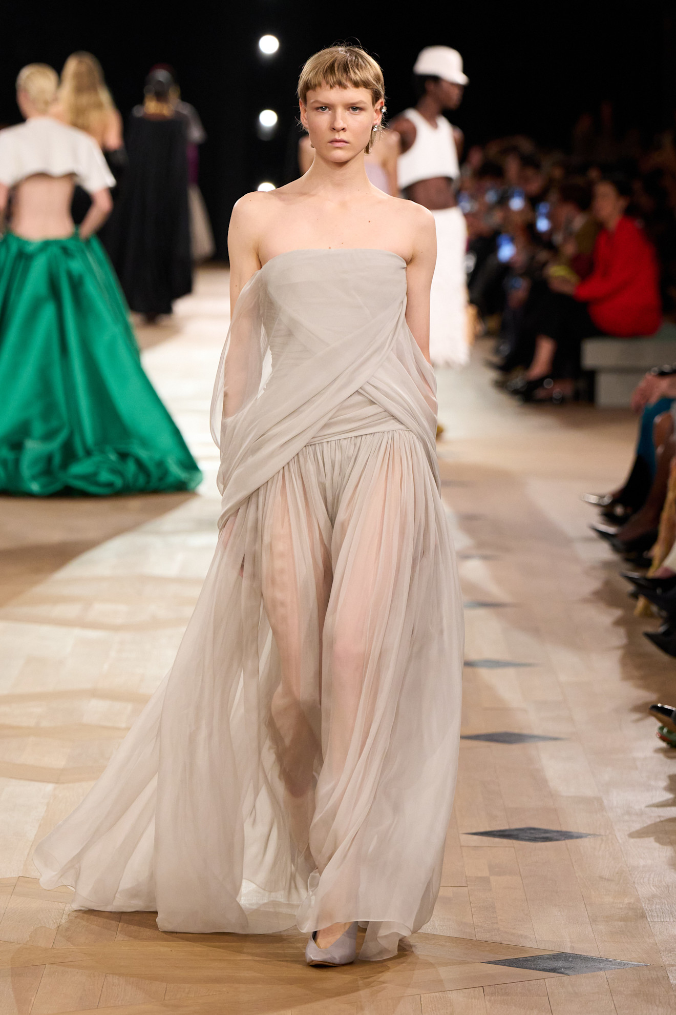 من مجموعة Balenciaga ربيع و صيف 2026 للملابس الجاهزة