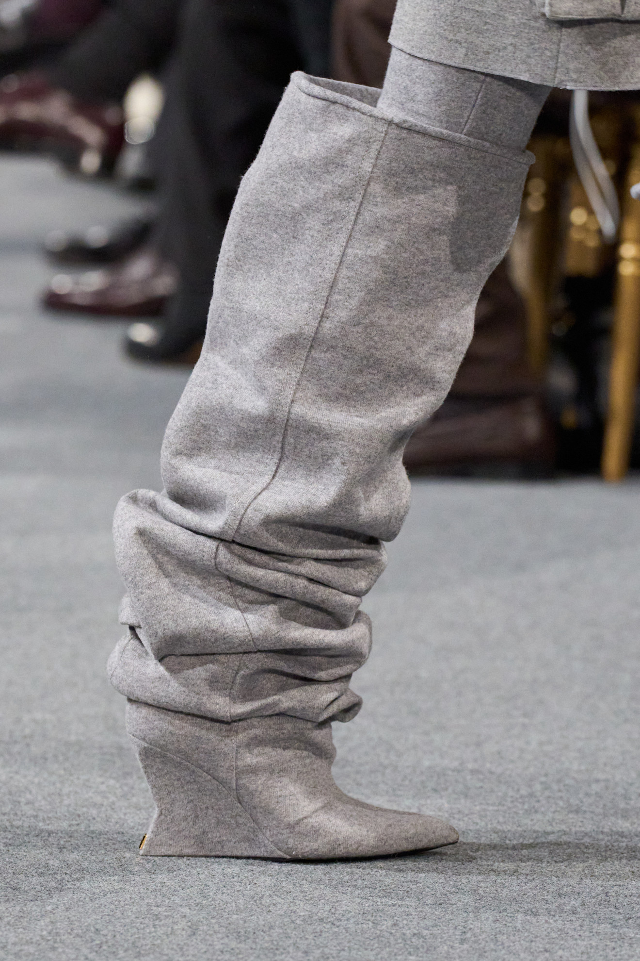  بوت رمادي بساق مجعد مترهل من Balmain