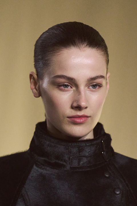 ليس الترطيب فقط… هبة داغر تكشف لـ"هي" ما يصنع إشراقة بشرتك قبل العيد