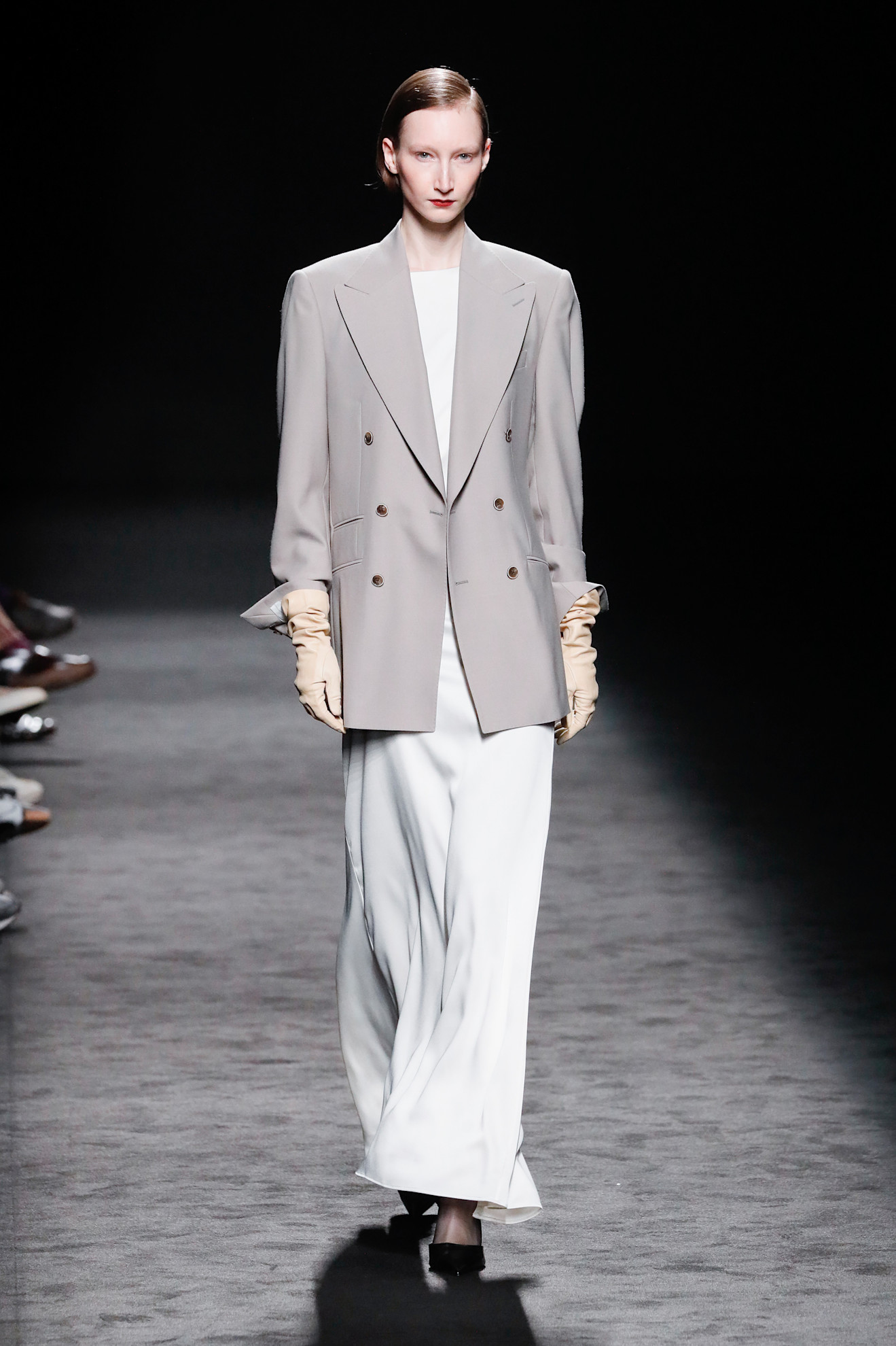 Baro Lucas البدلات والأطقم من وحي الأناقة الرجالية بألوان محايدة من