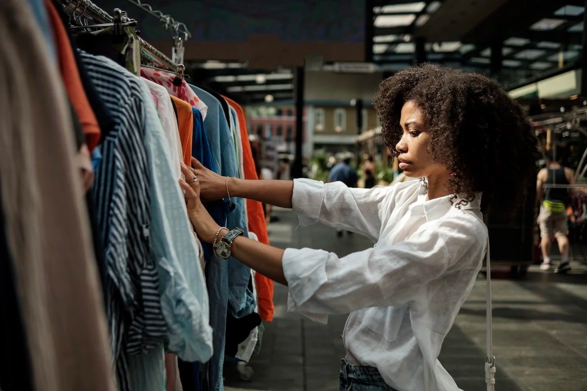 ليس المطلوب منك سيدتي أن تشتري كل شيء باهظ الثمن