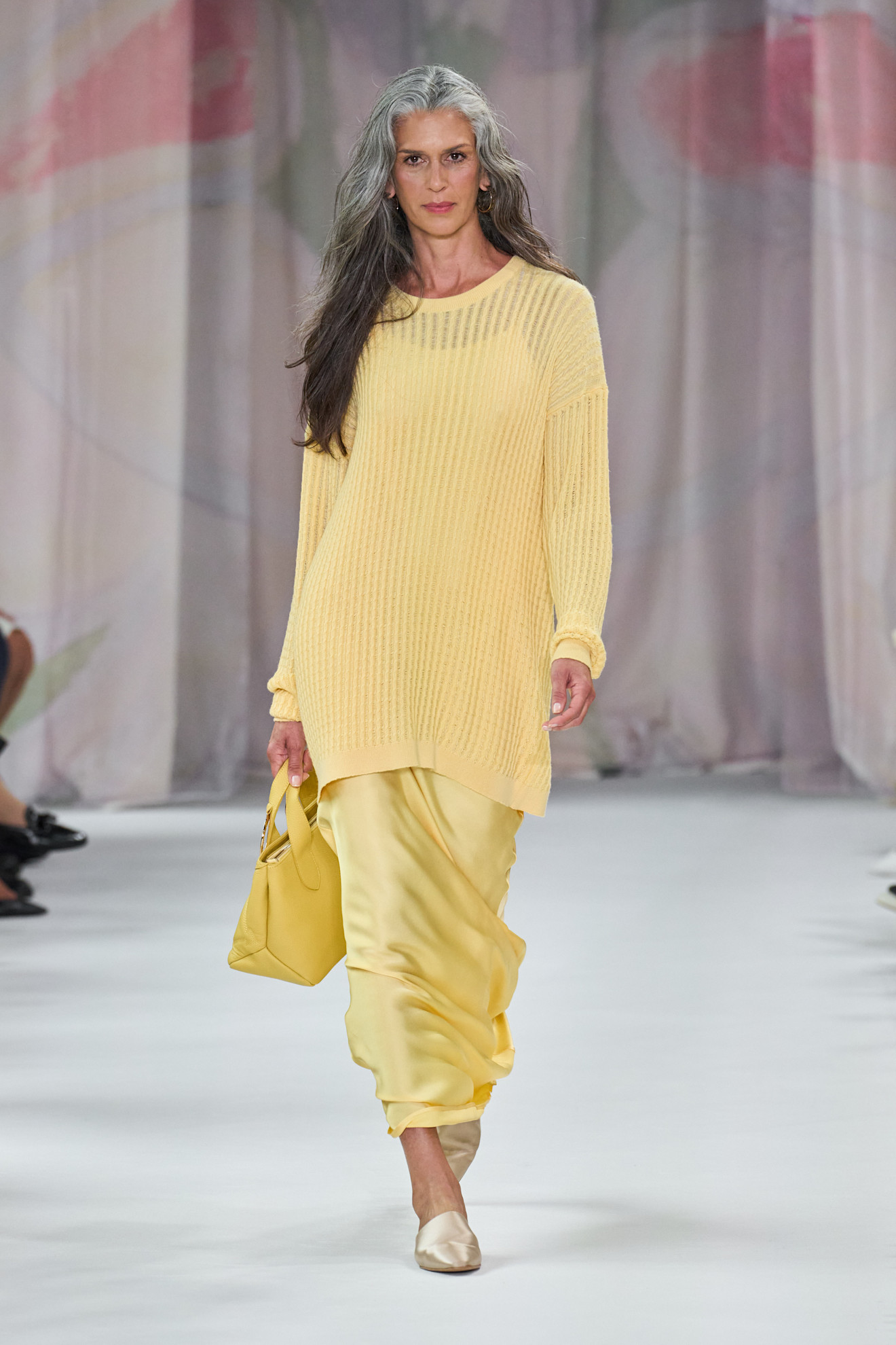 Biagiotti الأصفر الزبادي بإطلالة كاملة من