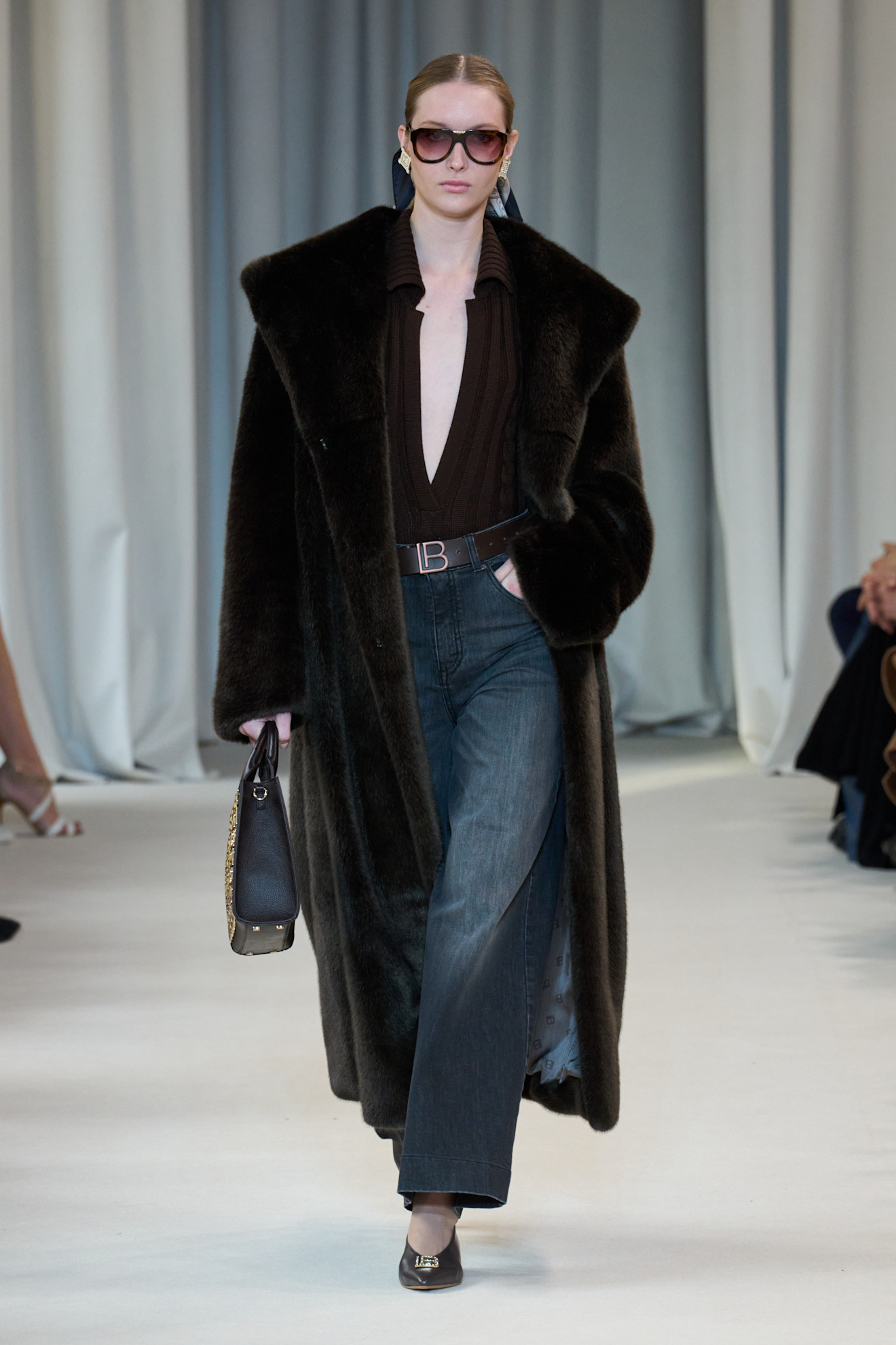 3 أقمشة رائجة لشتاء 2025