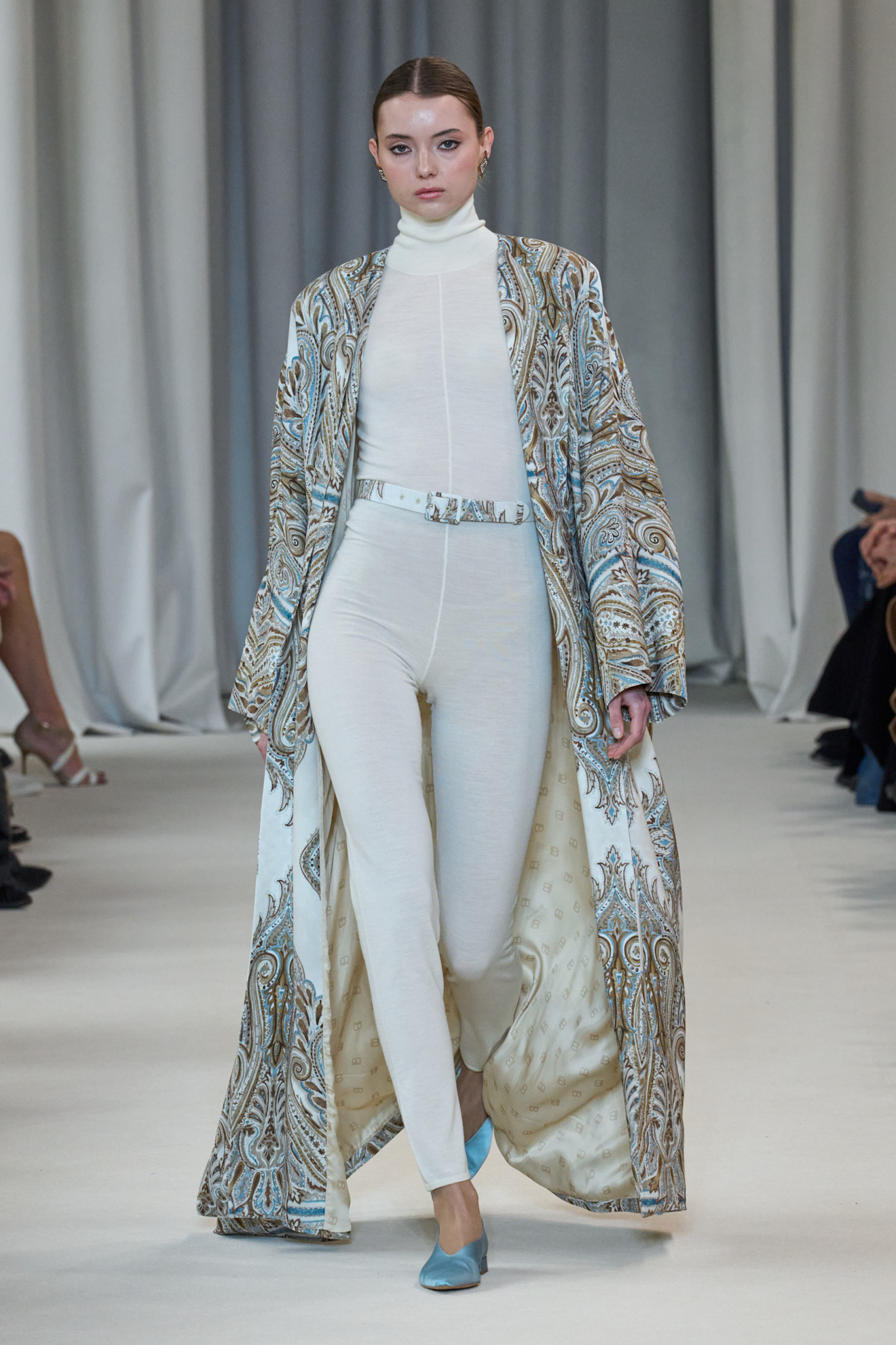 إطلالات مميّزة لسهرة رأس السنة