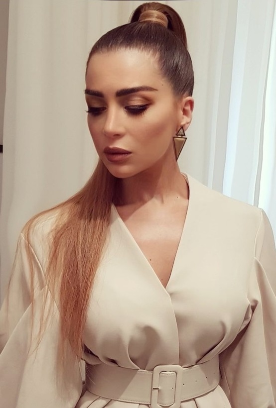 مي عز الدين يعتمد على الزيوت الطبيعية في روتين العناية ببشرتها