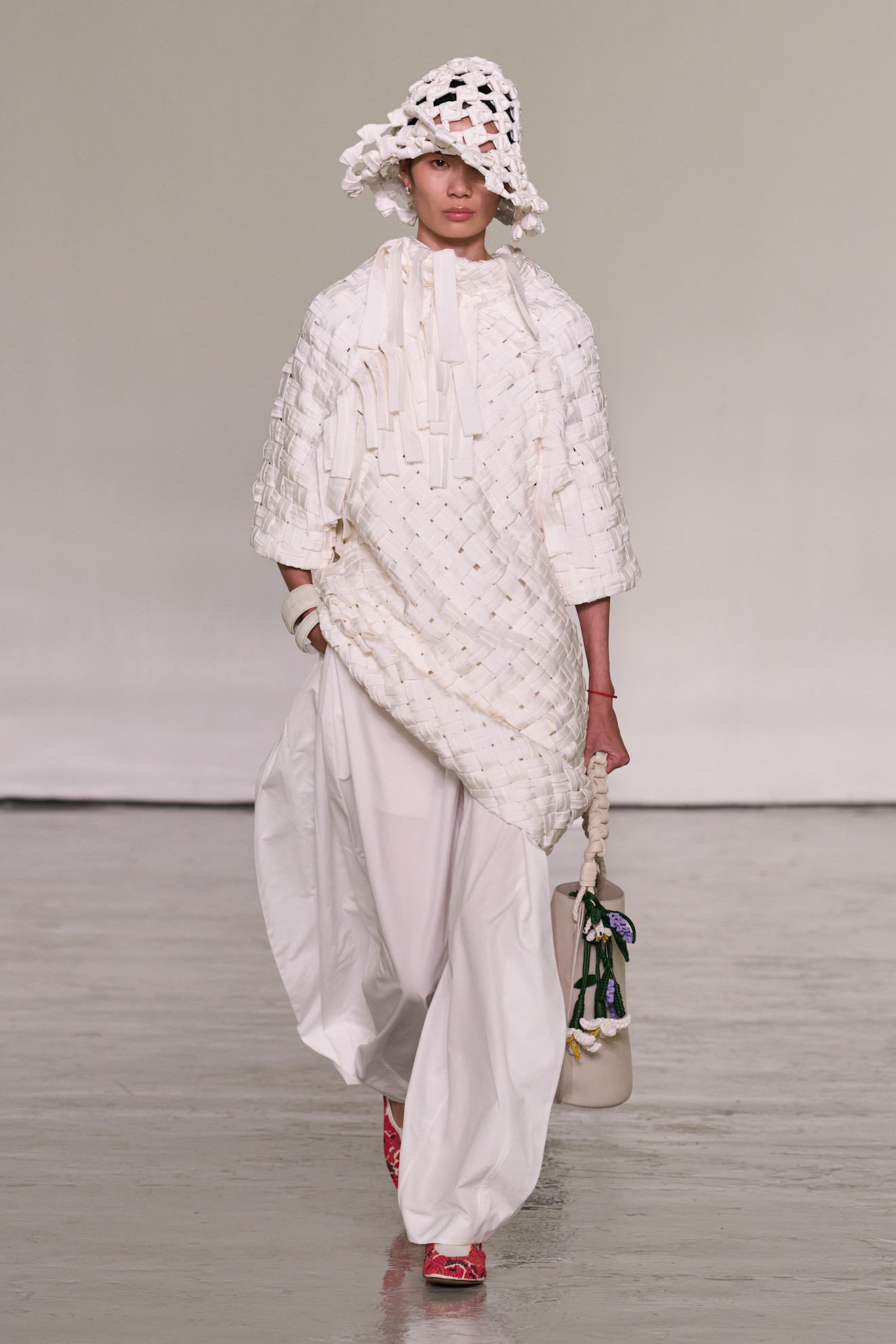 من مجموعة Bottega Veneta ربيع و صيف 2027 للملابس الجاهزة