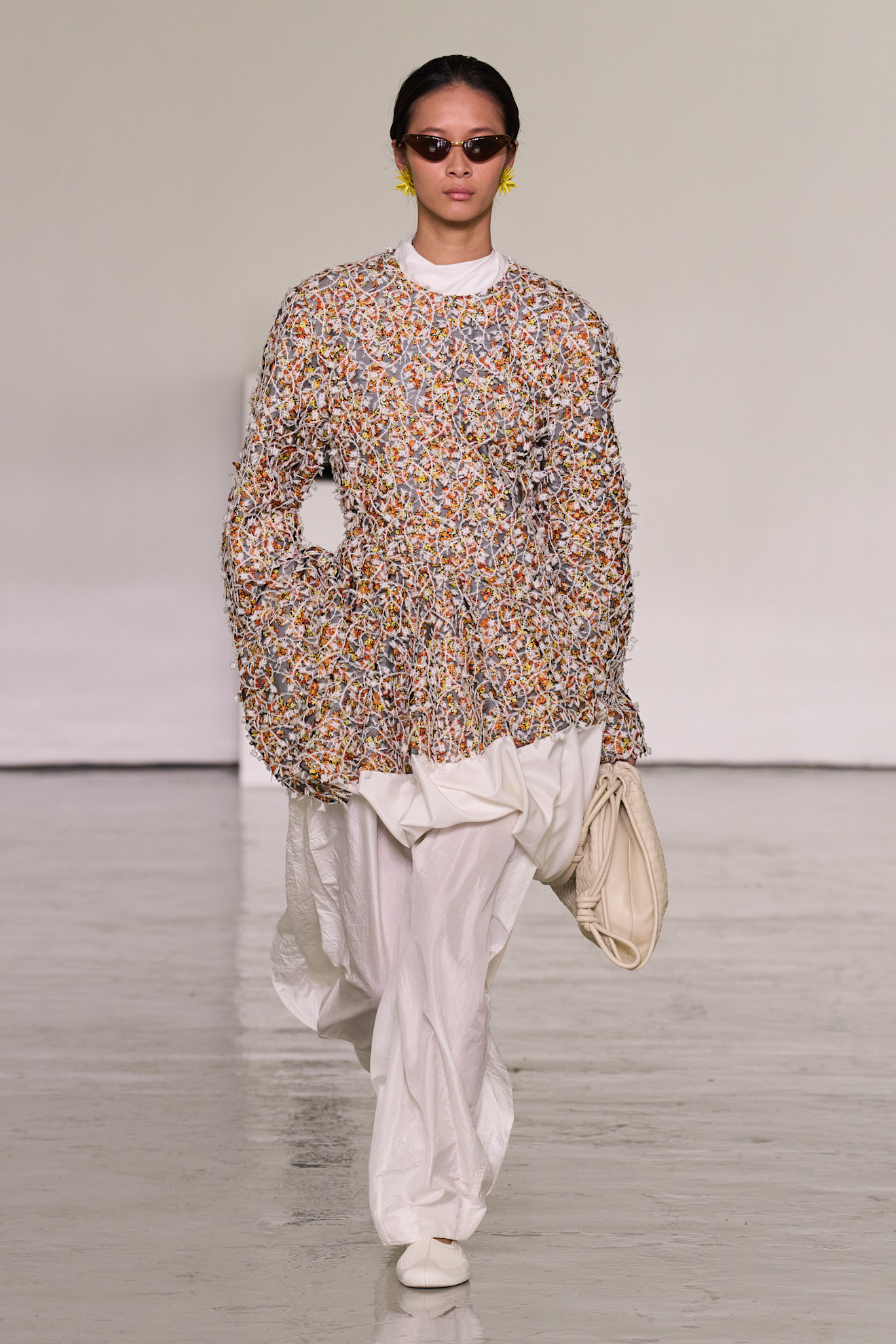 من مجموعة Bottega Veneta ربيع و صيف 2027 للملابس الجاهزة