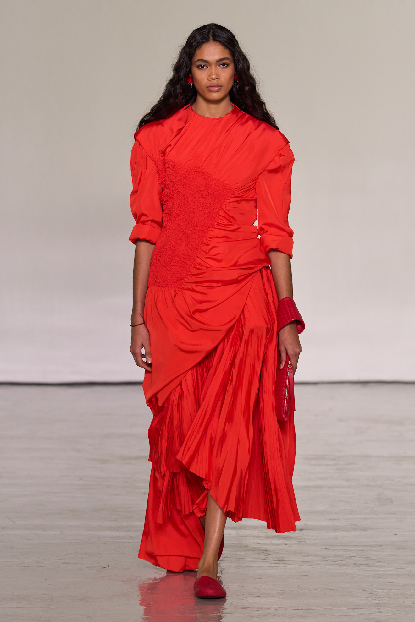 من مجموعة Bottega Veneta ربيع و صيف 2027 للملابس الجاهزة