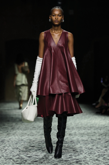 "بوتيغا فينيتا" BOTTEGA VENETA