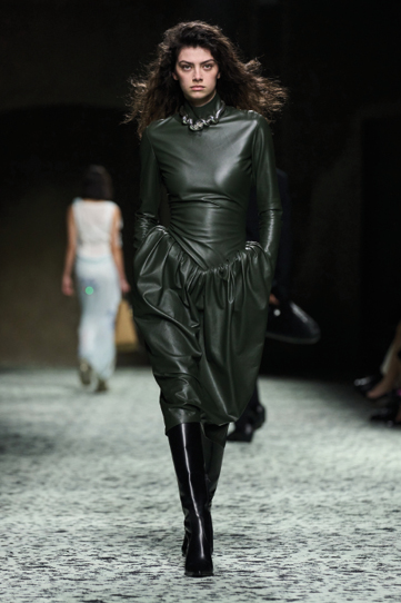 "بوتيغا فينيتا" BOTTEGA VENETA