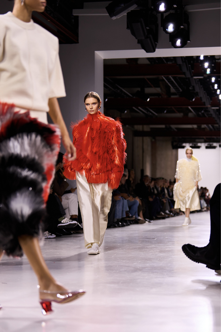  من مجموعة "بوتيغا فينيتا" Bottega Veneta لربيع وصيف ٢٠٢٦ للملابس الجاهزة