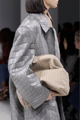 من مجموعة "بوتيغا فينيتا" Bottega Veneta لربيع وصيف ٢٠٢٦ للملابس الجاهزة