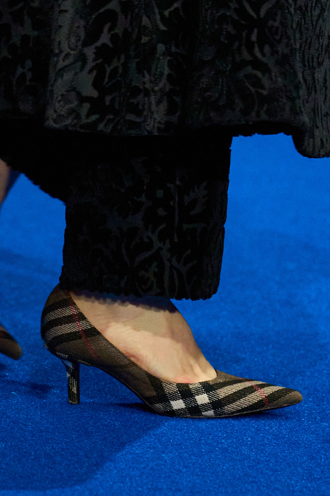 Burberry كعب صغير وحذاء مميز وكلاسيكي من