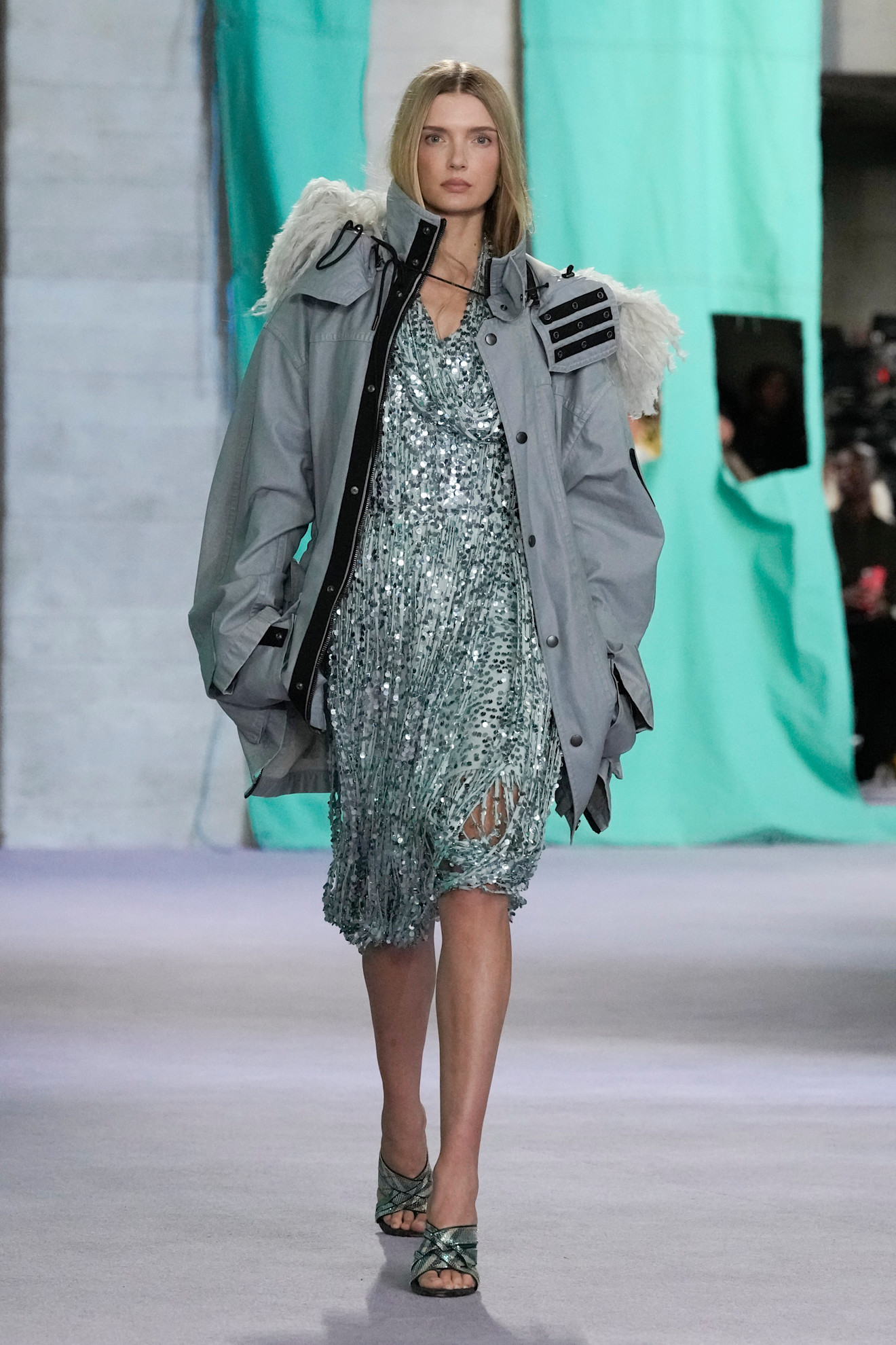 من عرض Burberry لربيع وصيف 2025
