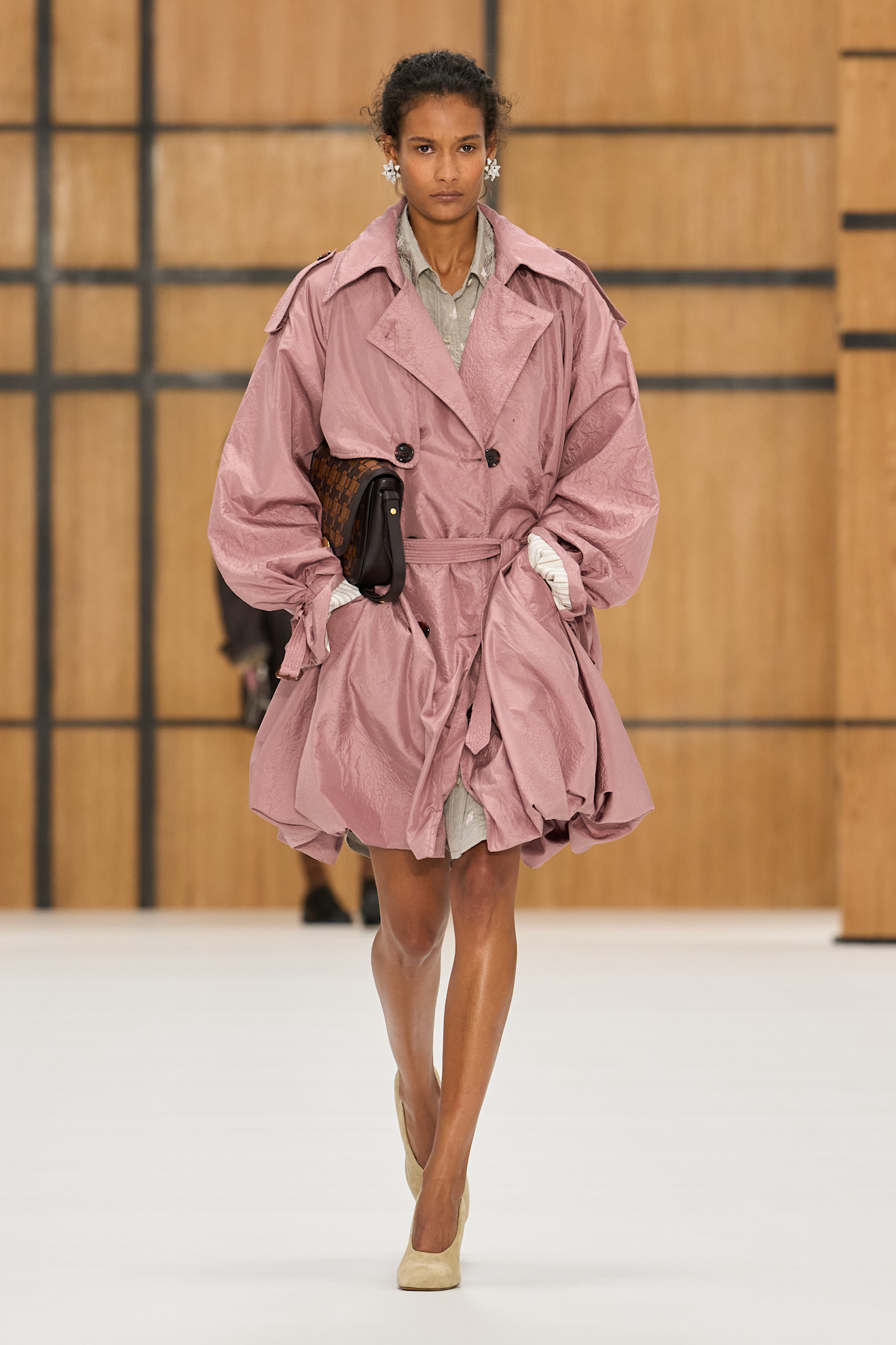 من مجموعة Burberry ربيع و صيف 2027 للملابس الجاهزة