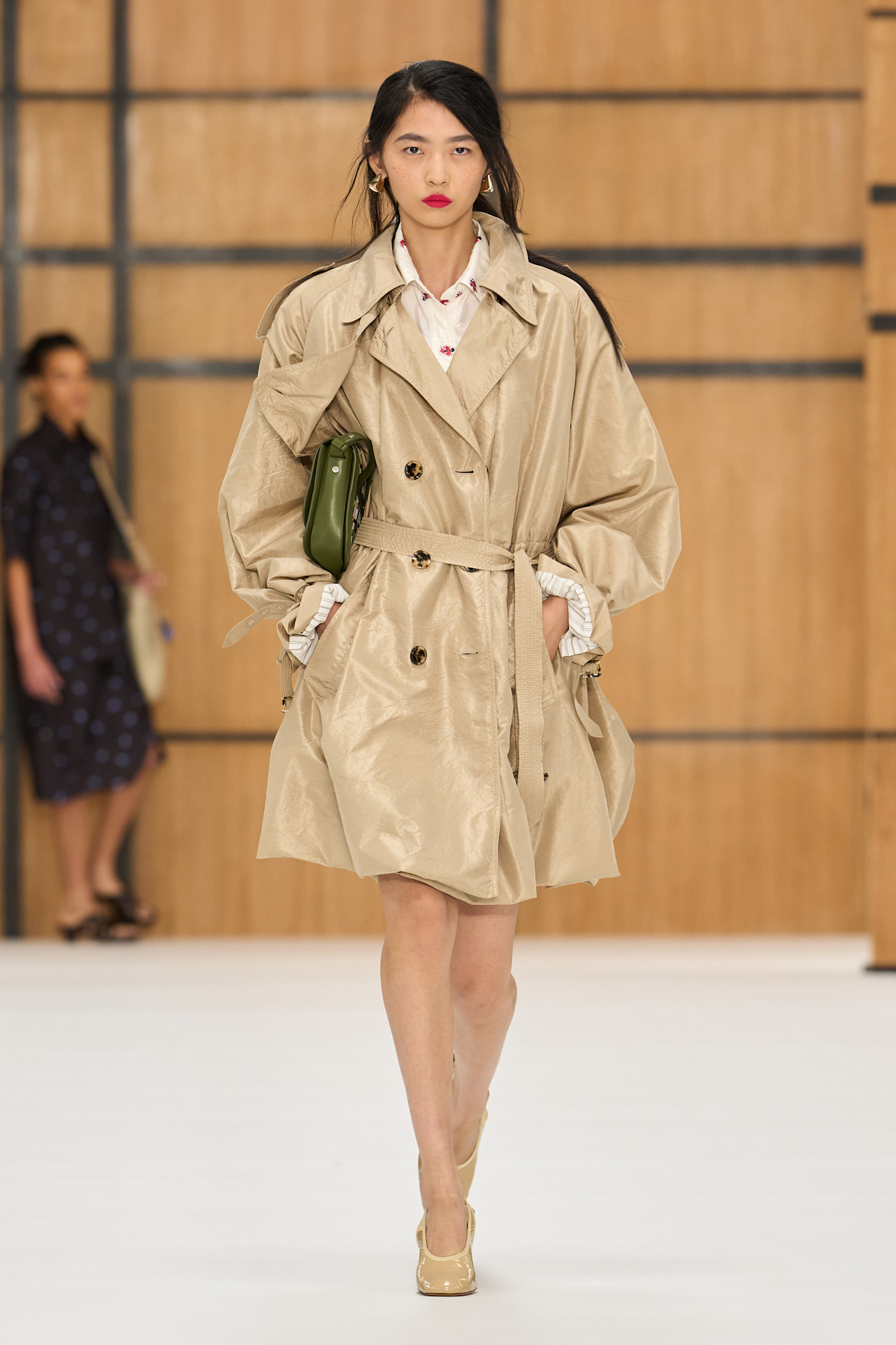 من مجموعة Burberry ربيع و صيف 2027 للملابس الجاهزة