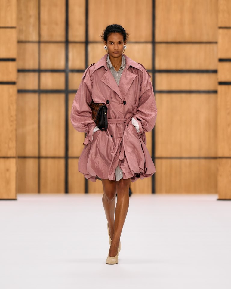 Burberry تكشف عن تشكيلتها لموسم صيف 2027