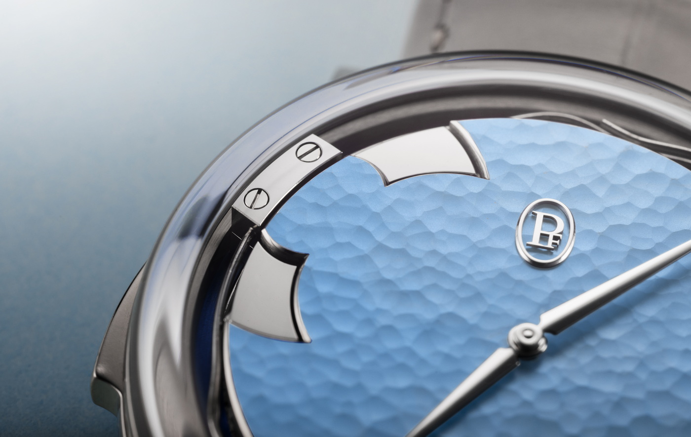 تجسّ د Carillon Tourbillon توت ّ را ً نادرا ً ، وإبداعا ً معاصرا ً ، صاغته حكمة الماضي.