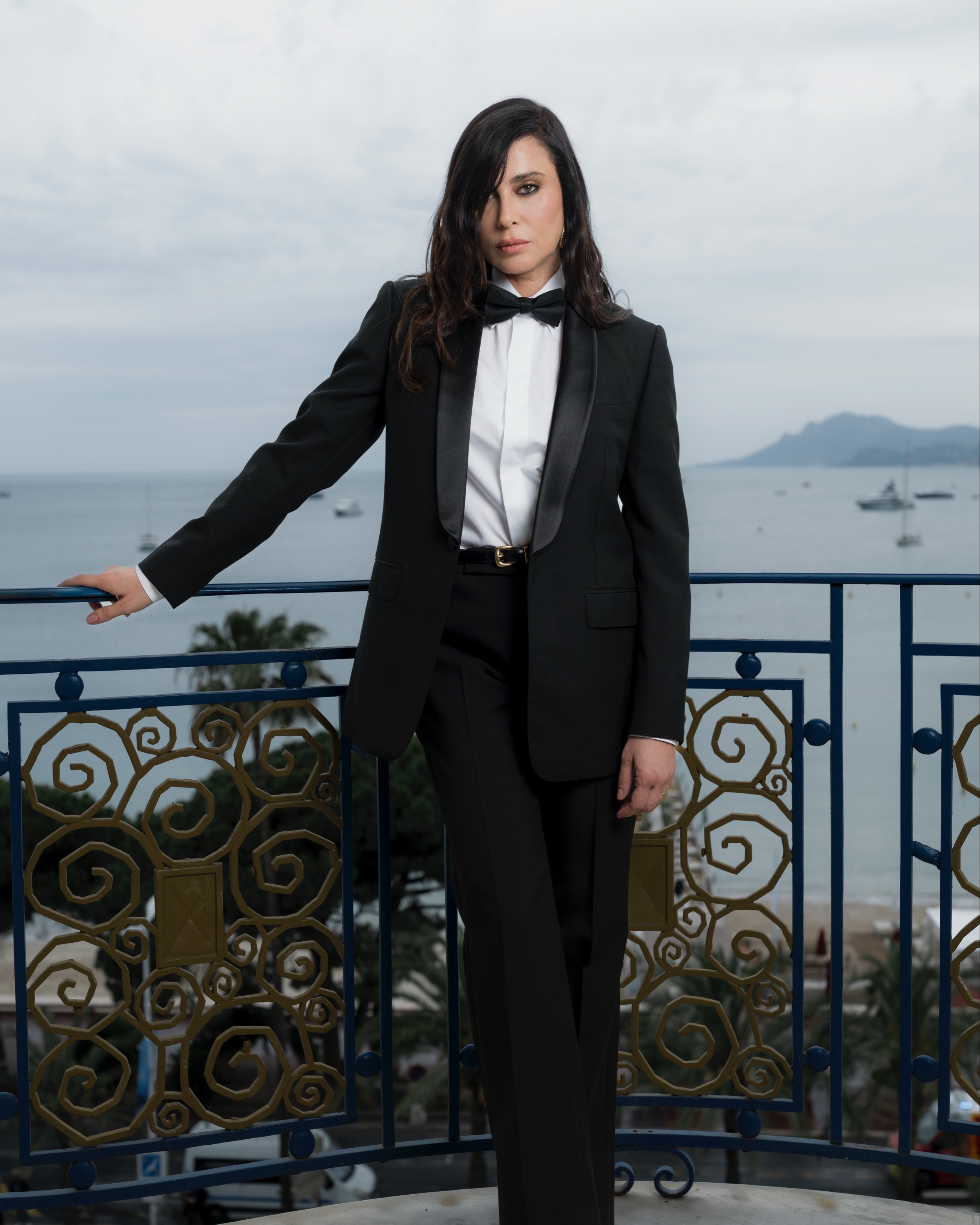 نادين لبكي بإطلالة مميّزة بالبدلة من Celine