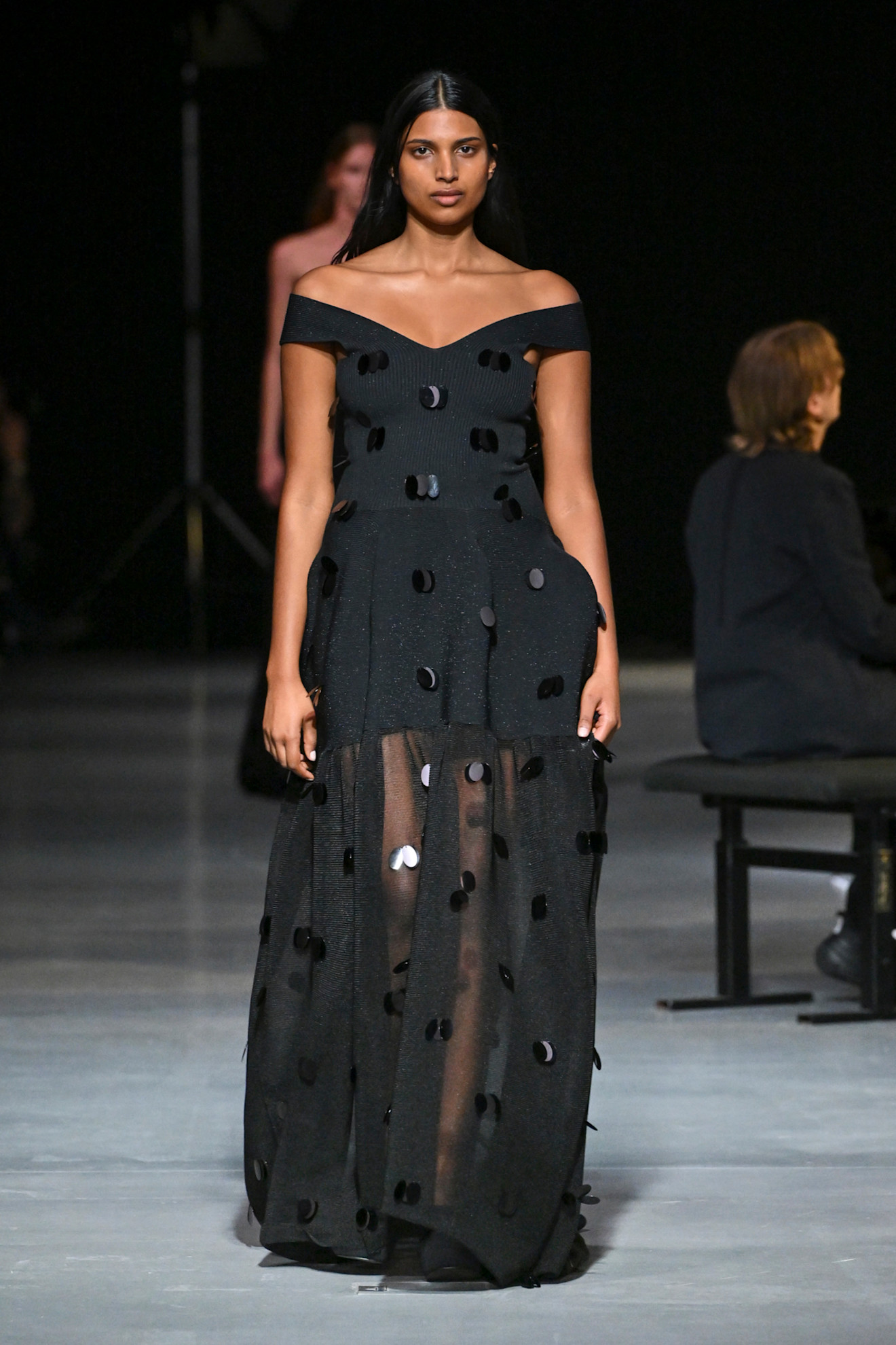 CFCL فستان أسود أوف شولدر من