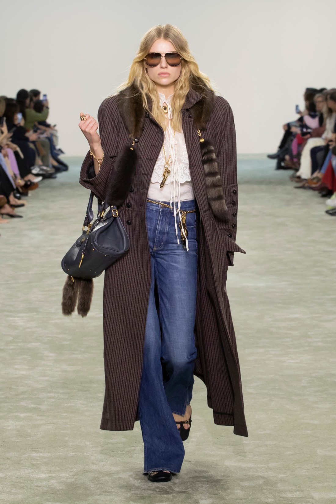  من عرض Chloé لمجموعة خريف وشتاء 2025