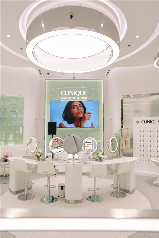 كلينيك تتوسع بحضورها في لإمارات وتفتتح متجرين مستقلين جديدين في مردف سيتي سنتر ومول الإمارات