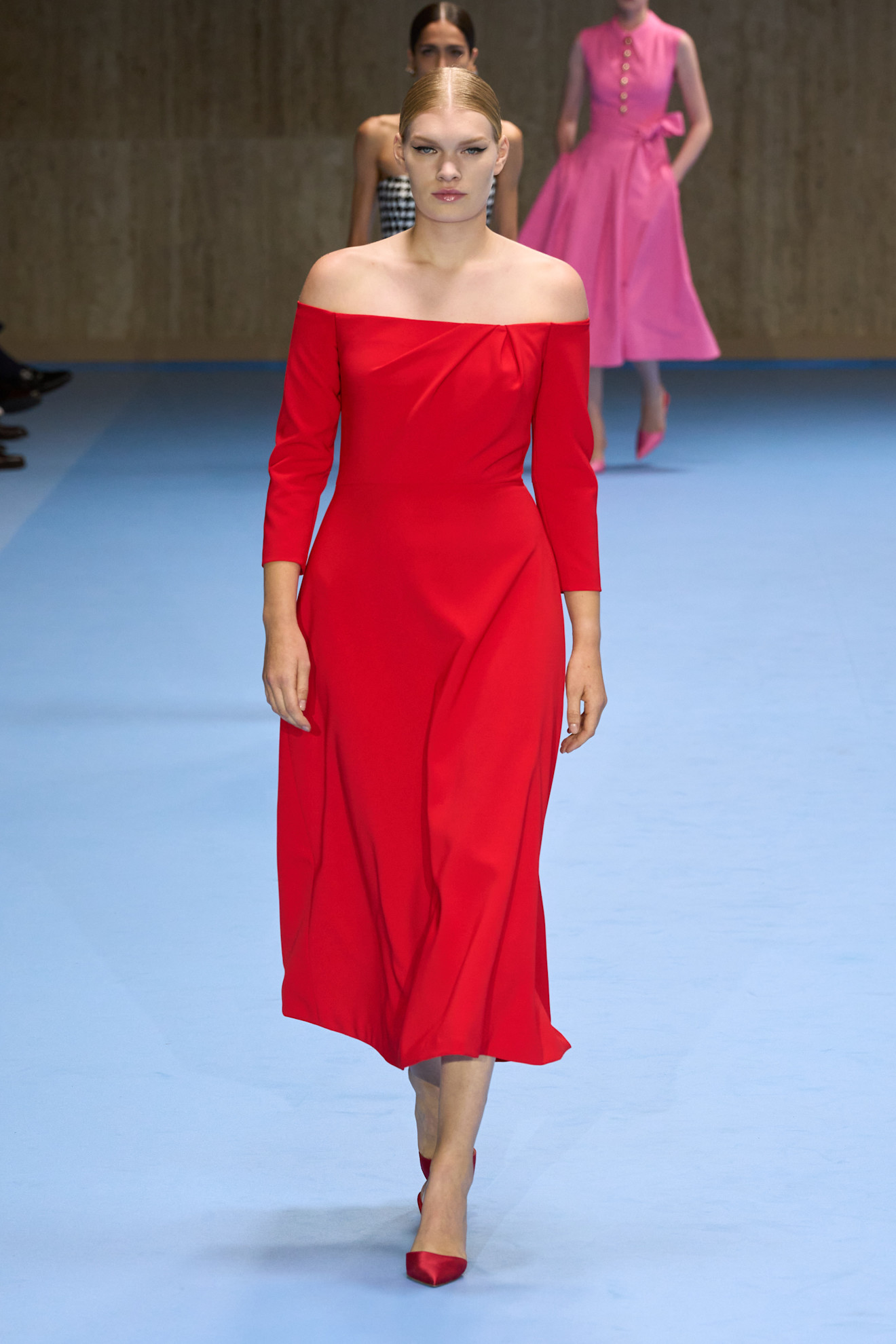 Carolina Herrera اللون الأحمر مميز للممتلئات من