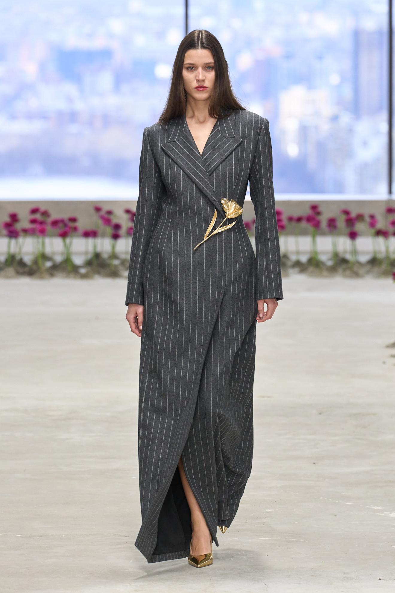 Carolina Herrera معطف طويل جداً كلاسيكي وراقي من