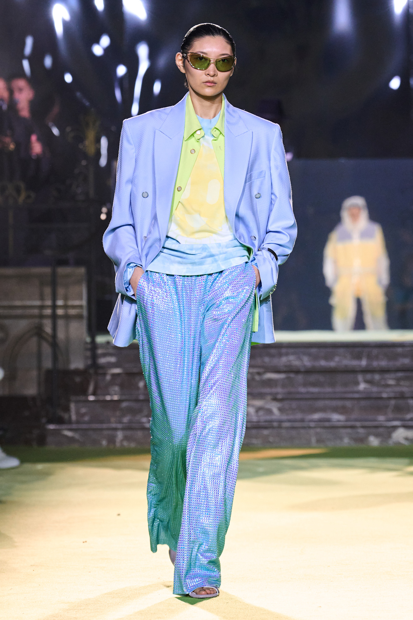 Casablanca ألوان النيون في إطلالة واحدة من