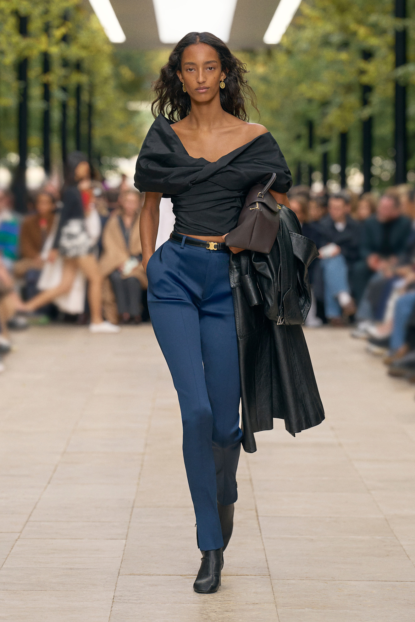 Celine بلوزة أوف شولدر من