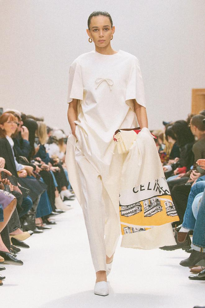  تدرجات اللون الأبيض والكريمي في إطلالة من Celine
