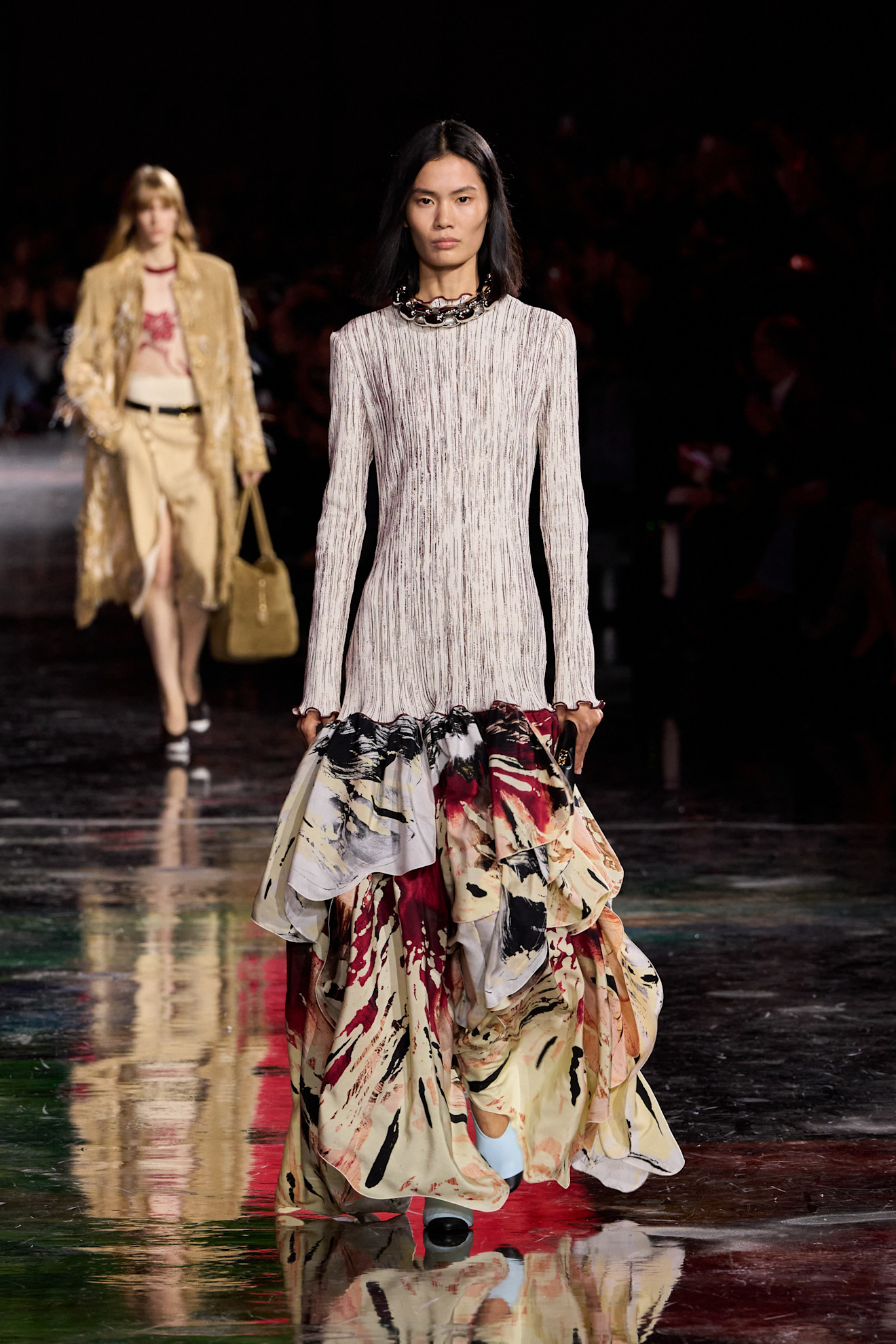 Chanel إطلالة بوهيمية شيك من